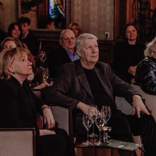 Jēkaba Tutiņa salonmūzikas vakars. Korporatīvais pasākums Rīgas centrā. Viesu vidū Valdis 